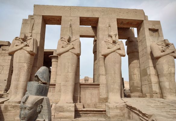 ДЕН 10 - ДРЕВНА ТИВА: Колосите на Мемнон; Рамезеум; Храмът в Мадинет Абу